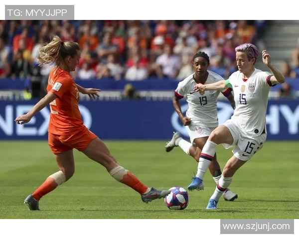 美国女足球星拉蒂诺埃：突破挑战成就辉煌职业生涯